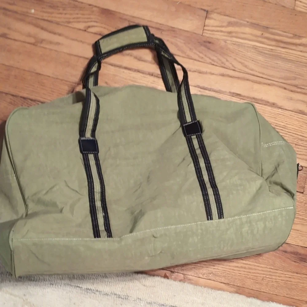 Kipling Duffel Weekender Bag Olive Green Unisex Zipper Closure 23